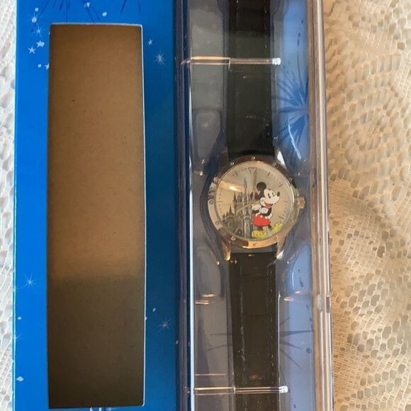 Walt Disney World Limited Release Mickey Watch NWT - Picture 5 of 7